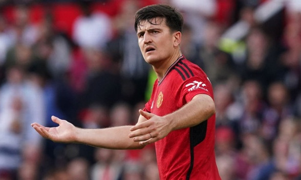 Man Utd bán đứt Maguire, duy nhất 1 trung vệ trụ lại OTF?