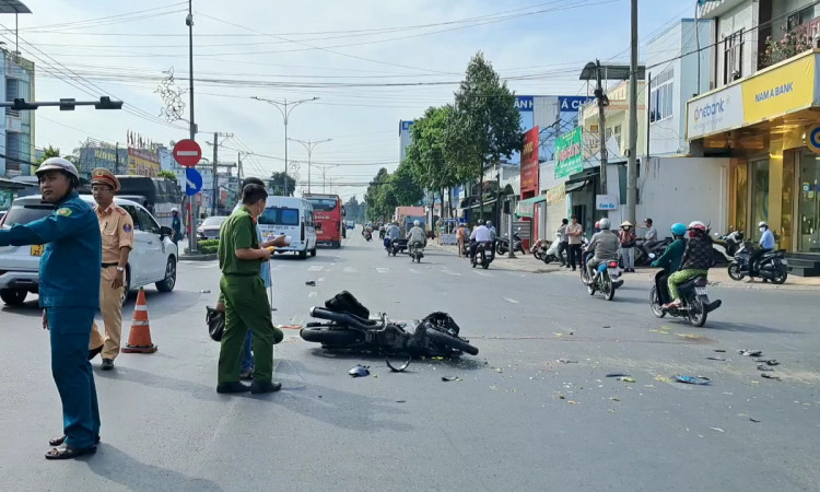 Tông vào xe tải qua đường, nam thanh niên đi xe máy thiệt mạng