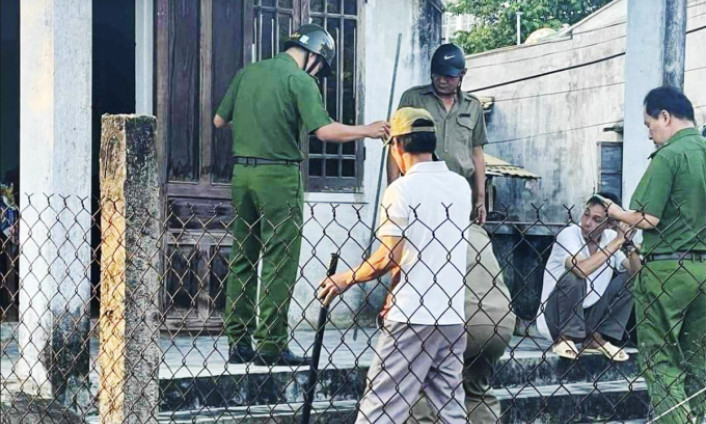 Đâm chết hàng xóm sau tiếng chửi