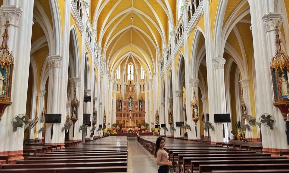 Kiến trúc Gothic độc đáo của Thánh đường lớn nhất khu vực Đông Nam Á