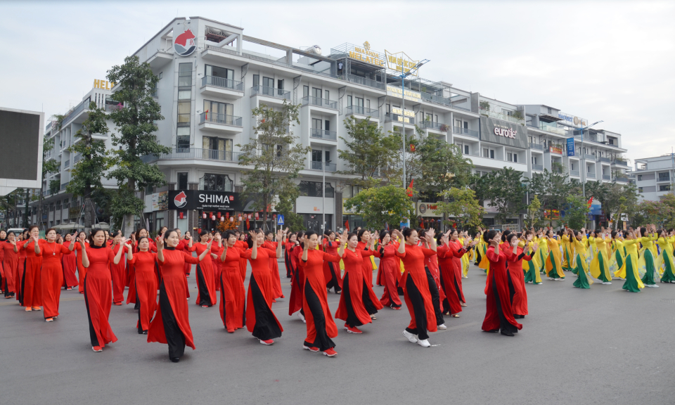 Chương trình “Phụ nữ Hạ Long - Vũ điệu bên bờ di sản”
