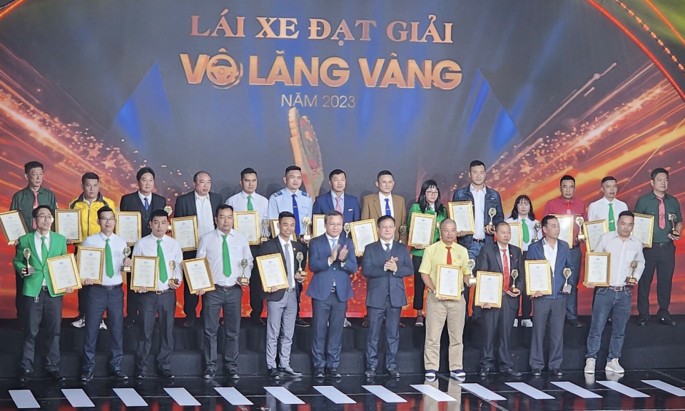 Quảng Ninh có 2 doanh nghiệp, 4 lái xe được trao giải “Vô lăng vàng”  