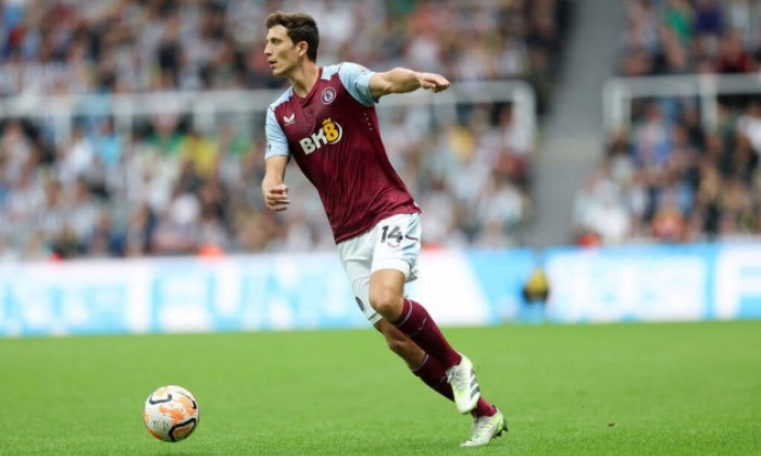 Chạm mặt Man United, Villa lo lắng vì chấn thương trụ cột