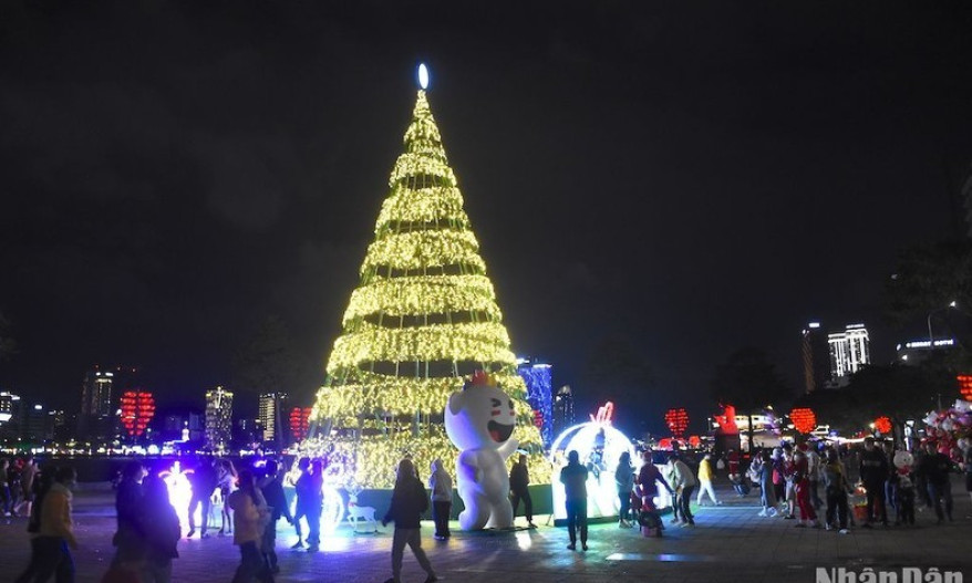Christmas atmosphere spreads across Vietnam