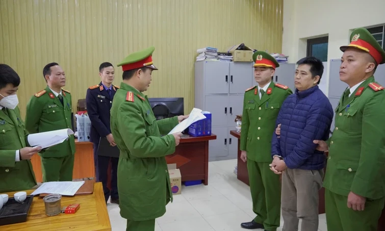 Bắt tạm giam Phó Trưởng phòng Tài nguyên và Môi trường huyện Xín Mần