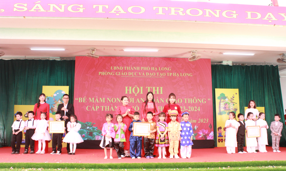 Sôi nổi, hào hứng Hội thi “Bé mầm non với an toàn giao thông” TP Hạ Long