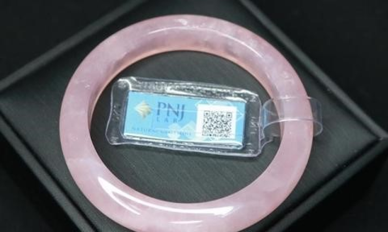Bộ sưu tập vòng thạch anh hồng dẫn đầu xu hướng hiện nay