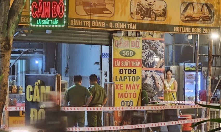 Xông vào tiệm cầm đồ đâm chết người