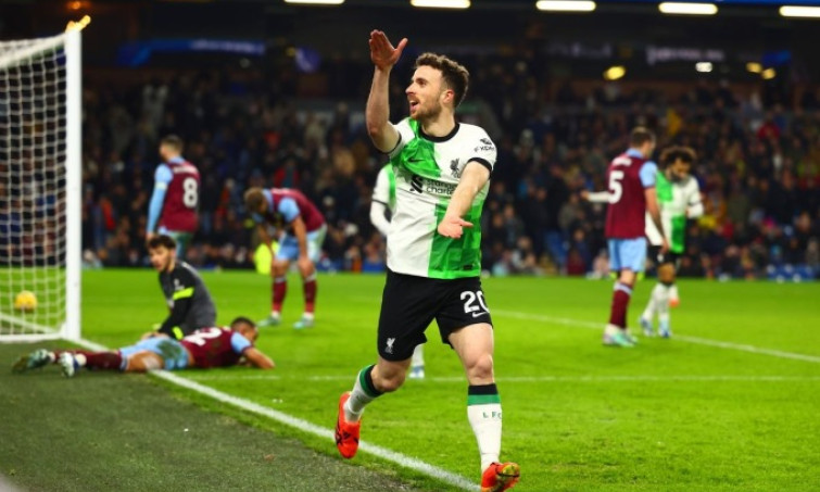Liverpool lên đỉnh bảng Ngoại hạng Anh