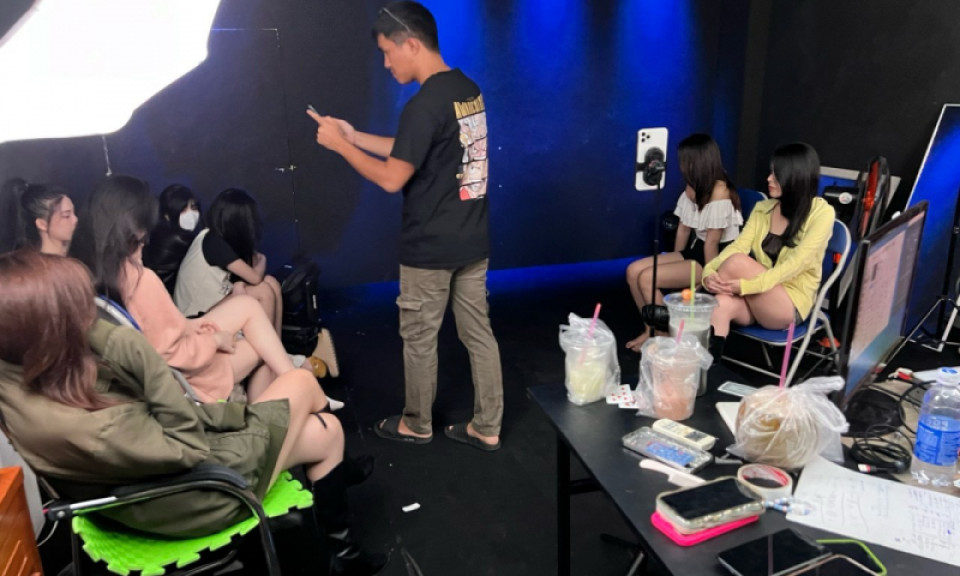 Nhóm đối tượng người Trung Quốc tuyển lựa phụ nữ Việt Nam nhảy múa trực tuyến theo yêu cầu