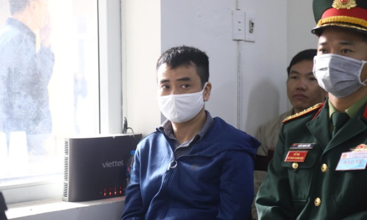 Tổng giám đốc Công ty Việt Á và nhóm cựu sĩ quan Học viện Quân y hầu tòa