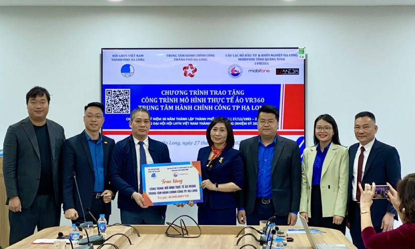 Trao tặng công trình mô hình thực tế ảo VR360 cho Trung tâm Hành chính công TP Hạ Long