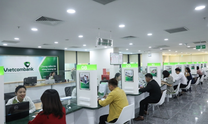 Deposit interest rate hits record low