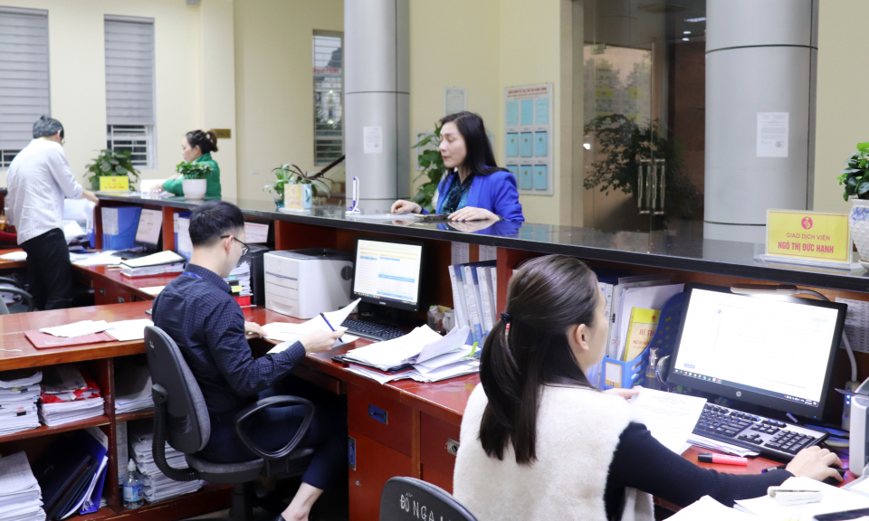 Hối hả không khí làm việc ngày cuối năm 