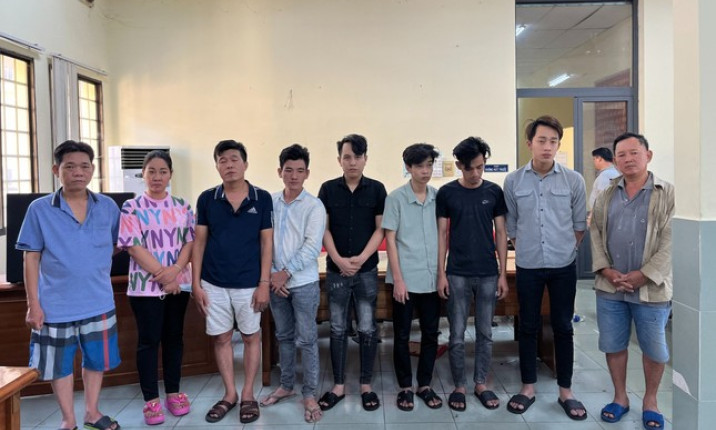 Phá tụ điểm cá độ bóng đá núp trong quán cà phê ở TPHCM