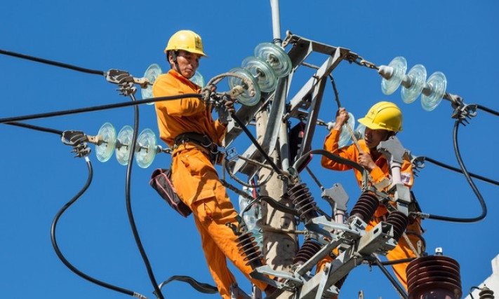 Giá điện, giáo dục, lương thực đẩy CPI năm 2023 tăng 3,25%