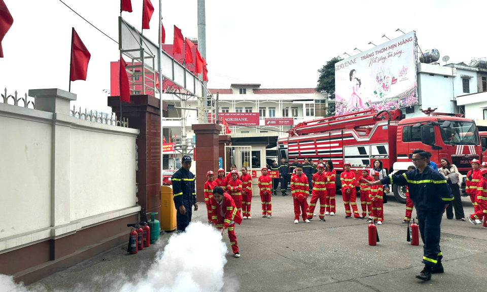 Tập huấn Phòng cháy, chữa cháy và cứu nạn, cứu hộ cho thanh, thiếu nhi