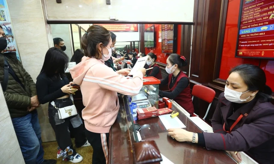 Chuyên gia: "Ngân hàng Nhà nước nên trả vàng về cho thị trường"