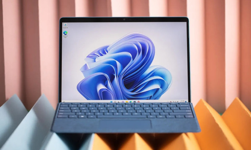 Microsoft ra mắt dòng Surface laptop hỗ trợ AI vào năm 2024