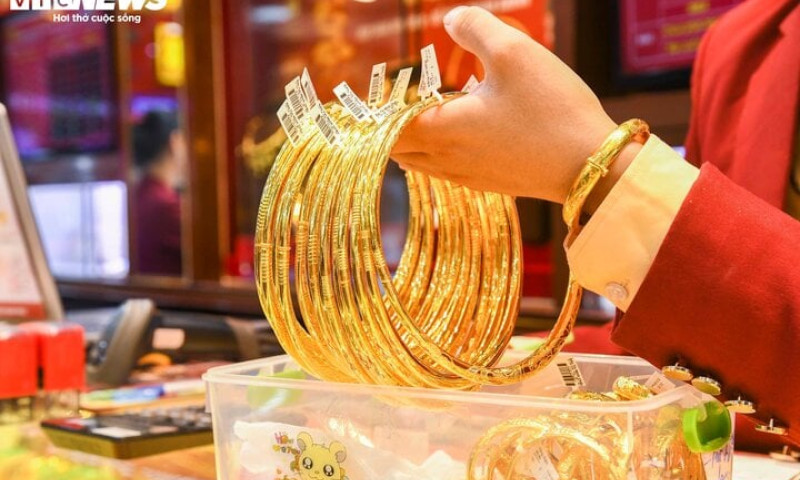 Giá vàng tiếp tục lao dốc, người mua lỗ 11 triệu đồng/lượng chỉ sau 2 ngày