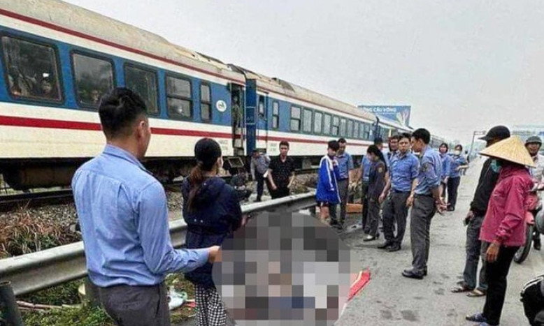 Đi xe máy qua đường sắt, người đàn ông bị tàu hỏa tông thiệt mạng