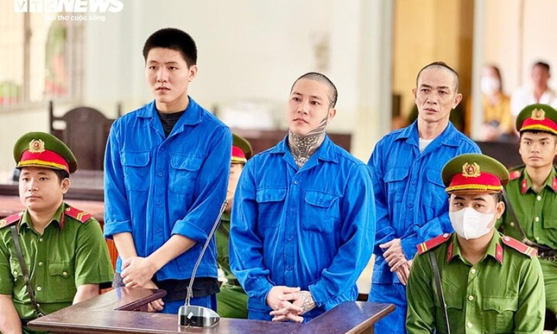 Tàng trữ súng quân dụng còn đem bắn thử, 3 bị cáo lãnh gần 18 năm tù