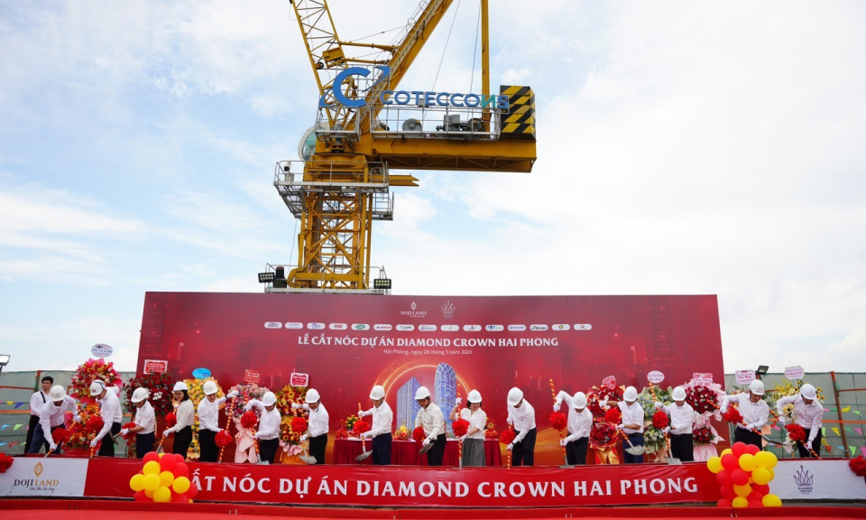 Biểu tượng kiến trúc của thành phố Cảng Hải Phòng chính thức cất nóc