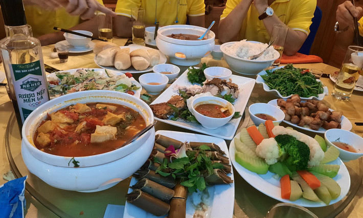 Chân tay sưng đau vì bệnh gout, nên chú ý gì dịp nghỉ lễ?