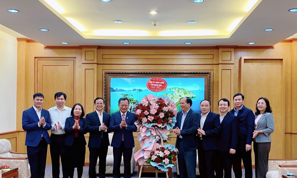 Chủ tịch UBND tỉnh thăm và động viên các đơn vị khối Tài chính