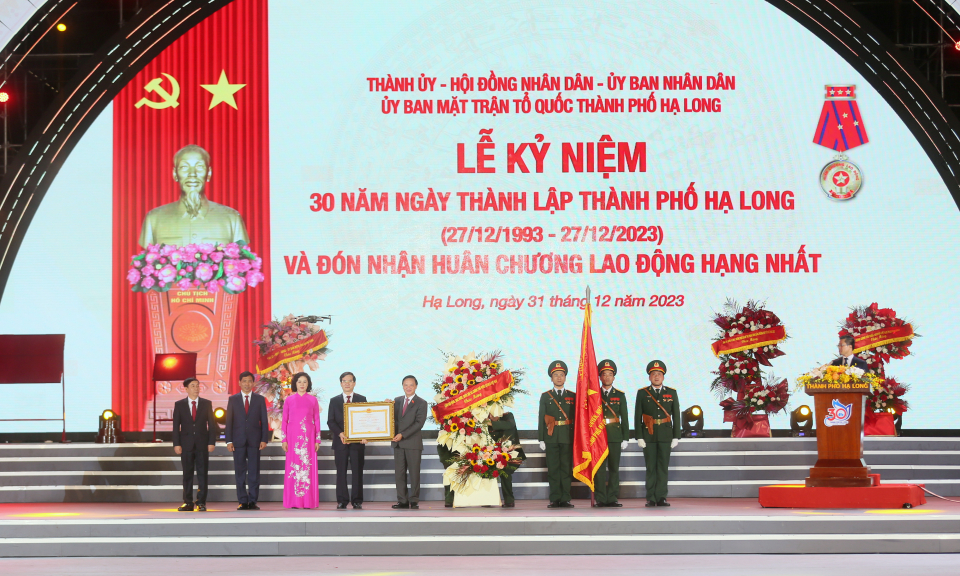 TP Hạ Long kỷ niệm 30 năm Ngày thành lập và đón nhận Huân chương Lao động Hạng Nhất