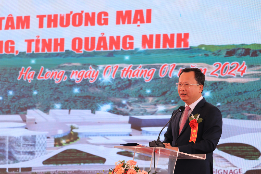 Đồng Chí Cao Tường Huy, Phó Bí thư Tỉnh ủy, Chủ tịch UBND tỉnh phát biểu tại buổi lễ.