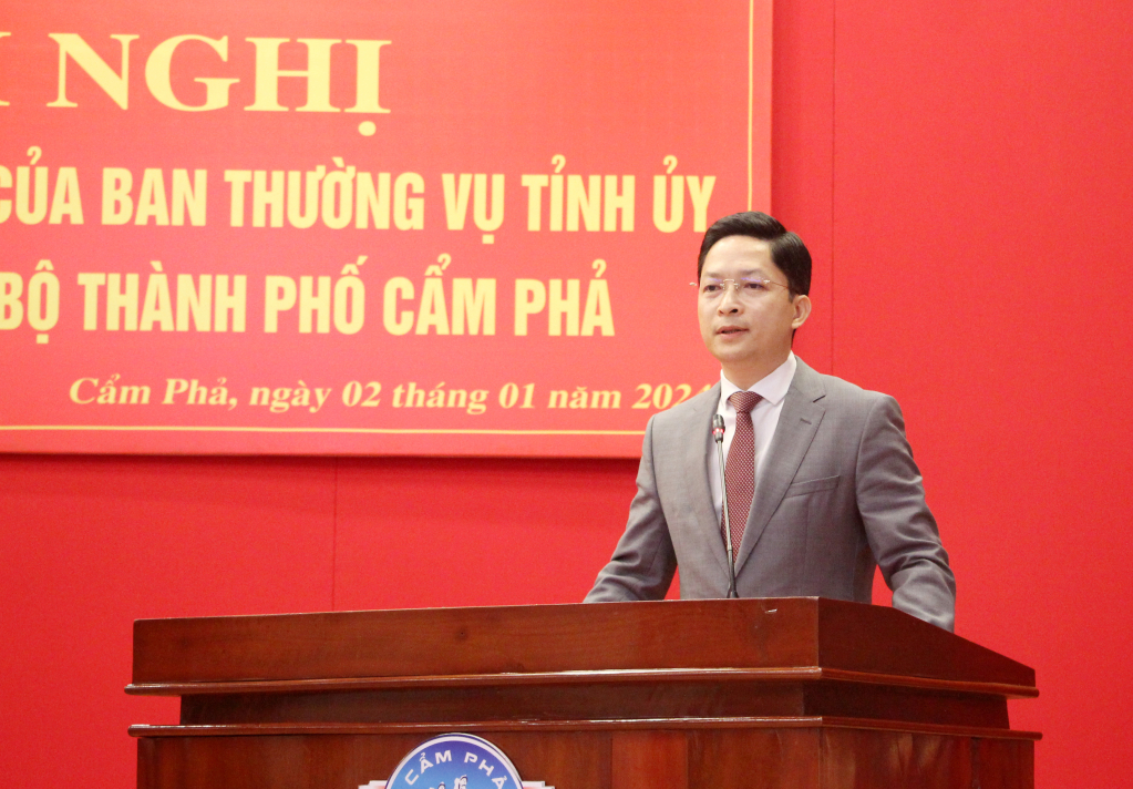 Đồng chí Phạm Lê Hưng, Phó Bí thư Thành ủy Cẩm Phả, phát biểu nhận nhiệm vụ.