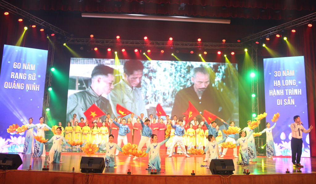 Liên hoan Tiếng hát khu dân cư TP Hạ Long chào mừng 60 năm thành lập tỉnh Quảng Ninh, 30 năm thành lập thành phố Hạ Long.