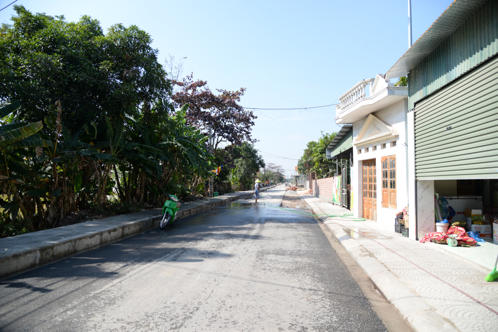 Tuyến đường vào chùa Giữa Đồng, phường Nam Hòa (TX Quảng Yên) đến nay đã cơ bản hoàn thành.