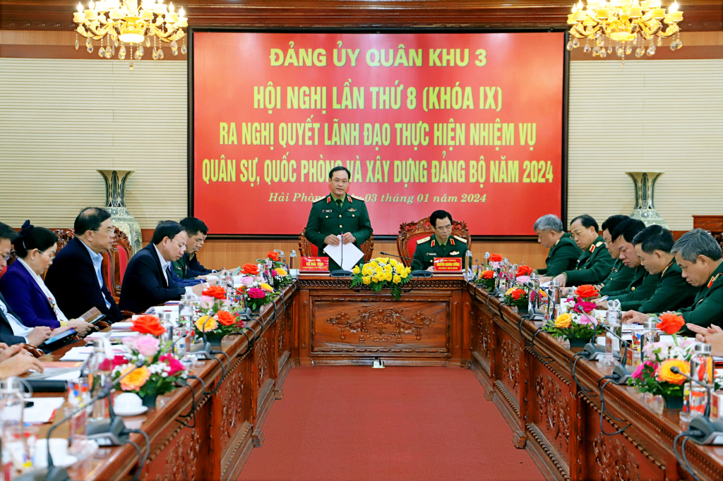 Thượng tướng Vũ Hải Sản, Ủy viên Ban chấp hành Trung ương Đảng, Ủy viên Quân ủy Trung ương, Thứ trưởng Bộ Quốc phòng phát biểu chỉ đạo hội nghị.