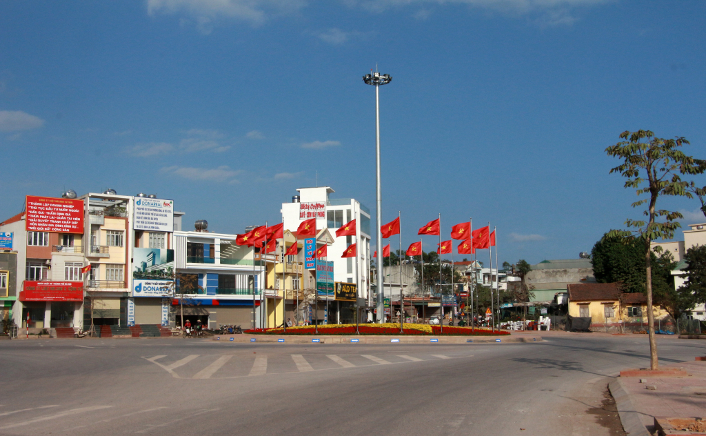 Các tuyến đường giao thông trên địa bàn huyện Vân Đồn được đầu tư khang trang