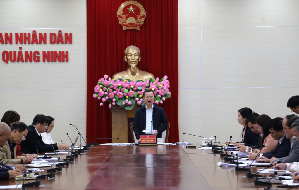 Đồng chí Cao Tường Huy, Phó Bí thư Tỉnh ủy, Chủ tịch UBND tỉnh chỉ đạo các nội dung phát triển sản phẩm du lịch mới. 