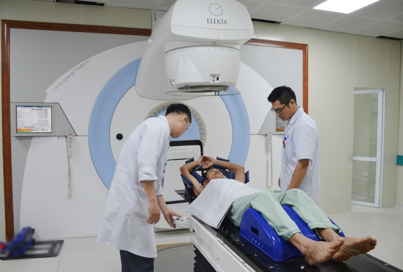 xạ trị cho bệnh nhân ung thư tại Bệnh viện Bãi Cháy. Ảnh: Mạc Thảo (CTV)