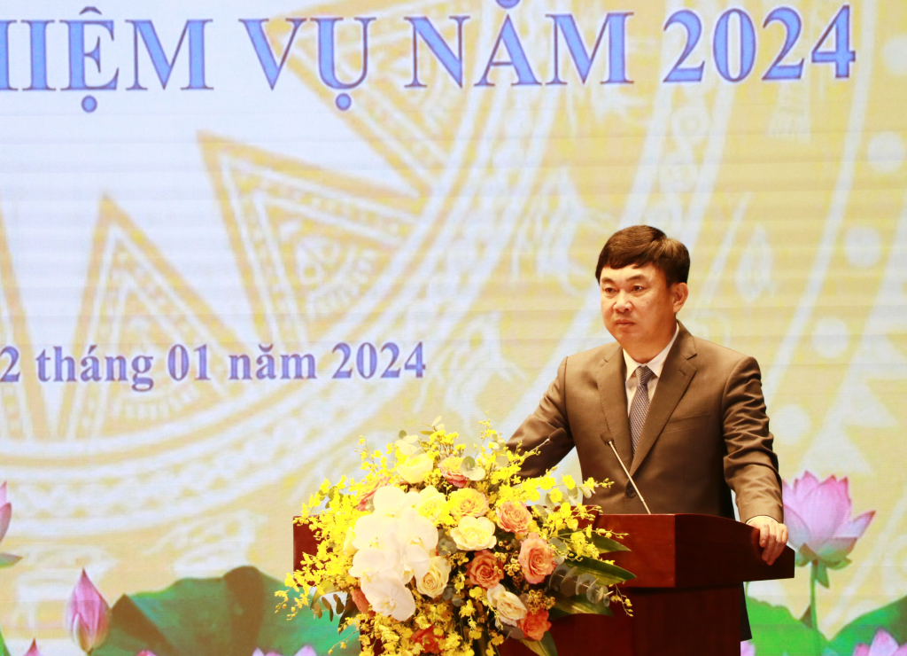 Đồng chí Ngô Hoàng Ngân, Chủ tịch Hội đồng thành viên Tập đoàn Công nghiệp Than - Khoáng sản Việt Nam, phát biểu tại hội nghị.
