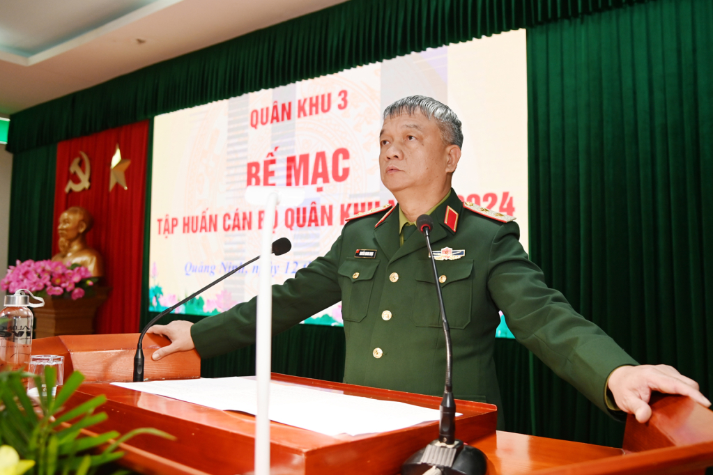 Trung tướng Nguyễn Quang Ngọc, Ủy viên Trung ương Đảng, Ủy viên Quân ủy Trung ương, Tư lệnh Quân khu 3, phát biểu bế mạc.