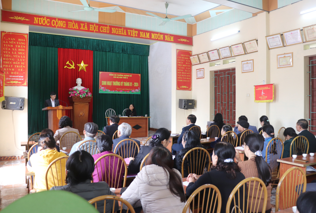 Buổi sinh hoạt chi bộ thường kỳ tháng 1/2024 của chi bộ khu Trới 6, phường Hoành Bồ, TP Hạ Long.