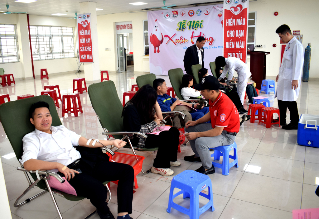 Các tình nguyện viên đã hiến được 144 đơn vị máu tại Lễ hội Xuân hồng của TP Cẩm Phả năm 2024