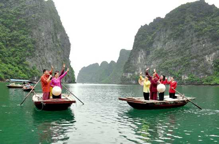Local people sing folk songs in Ha Long Bay.
