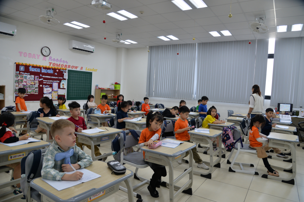 Học sinh Trường UK Academy Hạ Long trong giờ học.