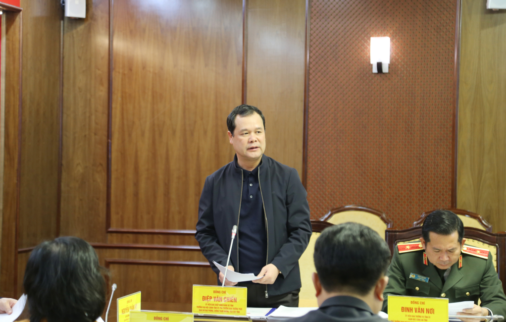 Đồng chí Điệp Văn Chiến, Trưởng Ban Nội chính Tỉnh ủy, phát biểu tại hội nghị.