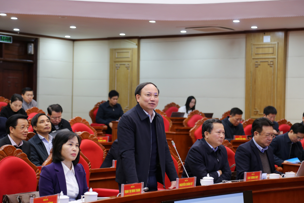 Đồng chí Nguyễn Xuân Ký, Ủy viên Trung ương Đảng, Bí thư Tỉnh ủy, Chủ tịch HĐND tỉnh, phát biểu trao đổi tại lớp bồi dưỡng.
