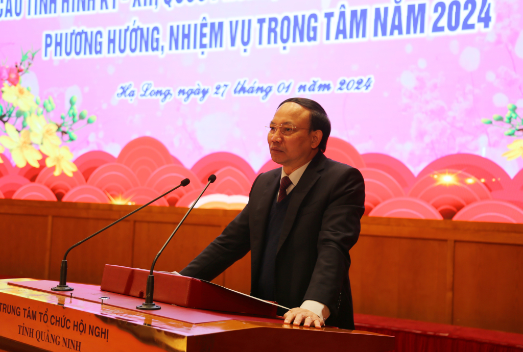 Đồng chí Nguyễn Xuân Ký, Ủy viên Trung ương Đảng, Bí thư Tỉnh ủy, Chủ tịch HĐND tỉnh, phát biểu tại buổi gặp mặt.