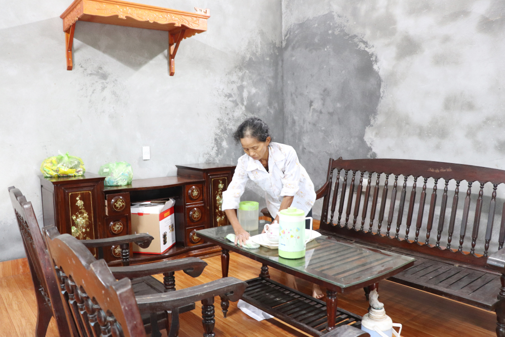 Niềm vui của các hộ gia đình thoát nghèo của huyện Hải Hà trong ngôi nhà mới được xây dựng từ nguồn xã hội hóa.