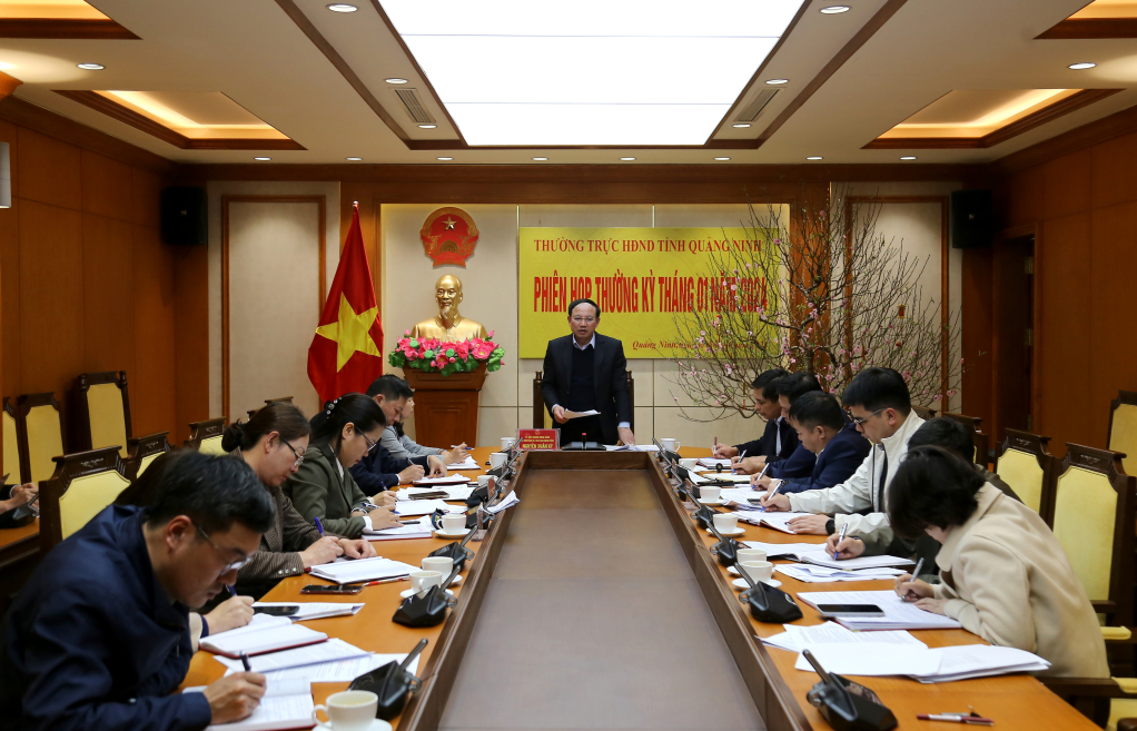 Đồng chí Nguyễn Xuân Ký, Ủy viên Trung ương Đảng, Bí thư Tỉnh ủy, Chủ tịch HĐND tỉnh, kết luận phiên họp.