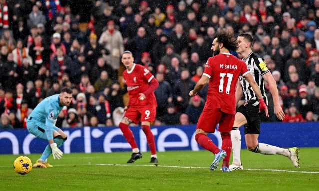 Liverpool đè bẹp Newcastle